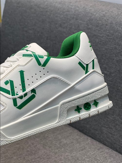 Louis Vuitton Trainer Sneakers - LS04