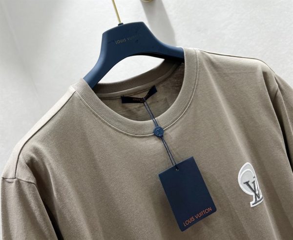Louis Vuitton T-shirt - LT19
