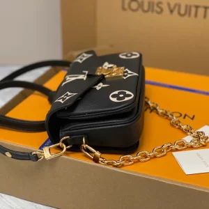 Louis Vuitton Pochette Métis East West - LC14
