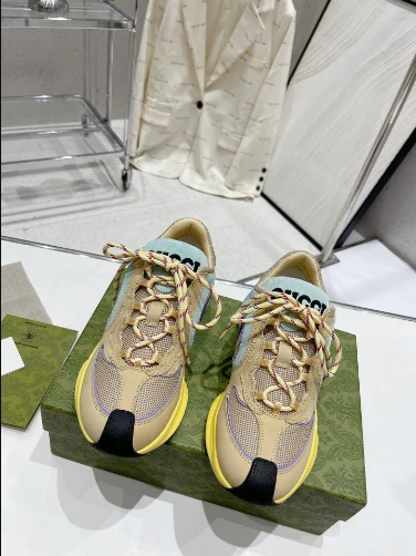 Gucci Run Sneaker In Yellow Suede - CS15