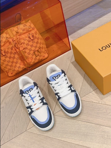 Louis Vuitton Trainer Sneaker - LS57