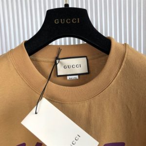 Gucci Cotton Jersey T-Shirt With Gucci Mirror Print In Camel - GT19