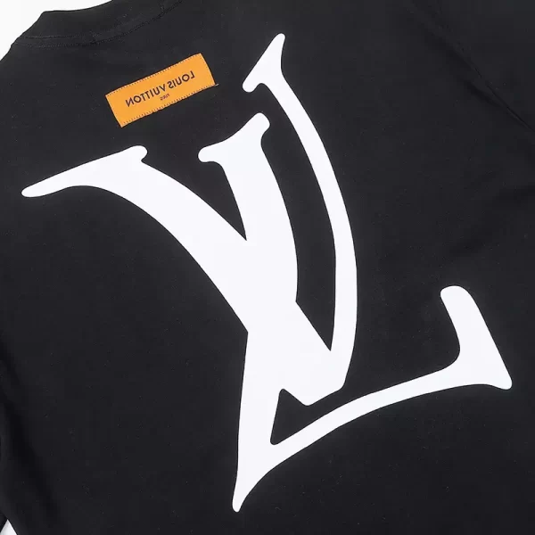 Louis Vuitton T-shirt - LT26