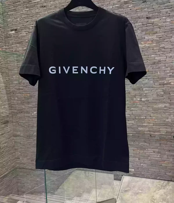 Givenchy Archetype Oversized T-shirt in Cotton - CT09