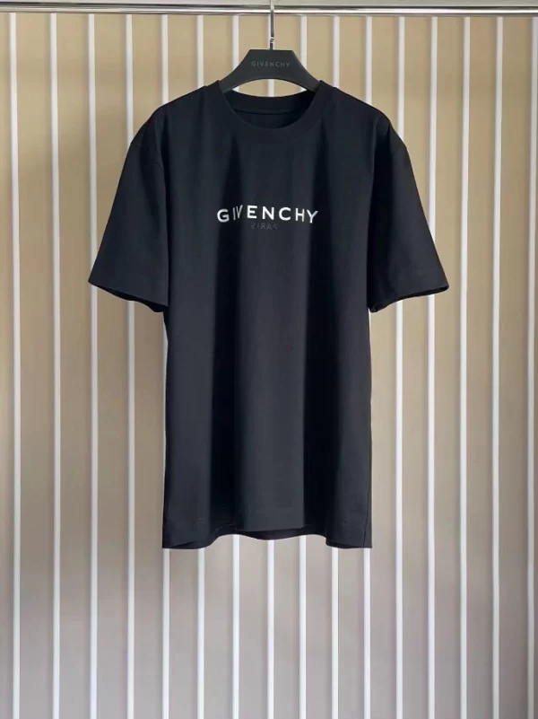 Givenchy Reverse Oversized T-shirt in Cotton - CT07